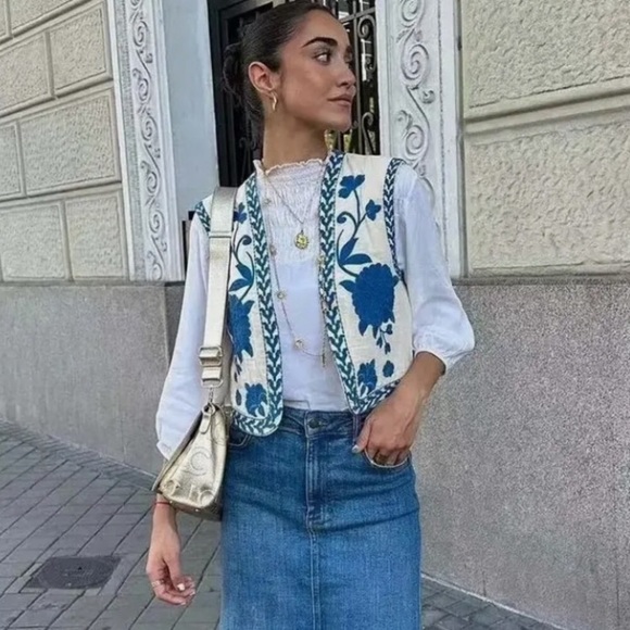 ⭐️HP! Vest embroidered with blue flowers. Size L. New! - Picture 4 of 10